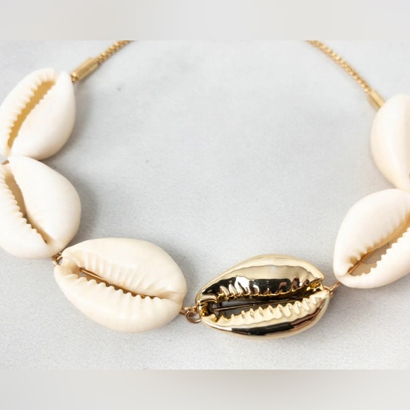 NWT Logan Tay Puka Adjustable Shell Bracelet NIB - Picture 4 of 4